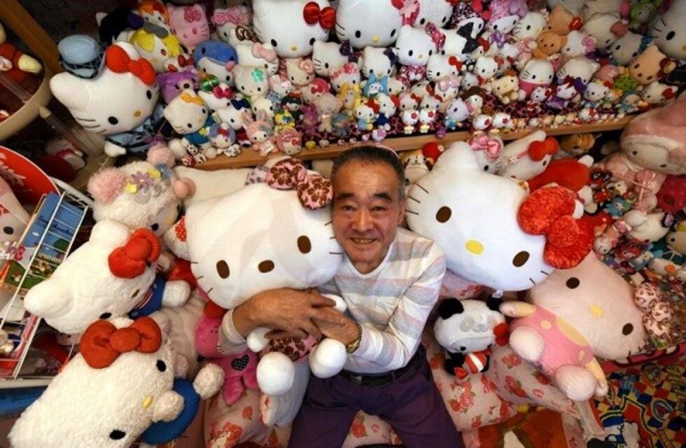 Pasó de policía a coleccionista de Kitty y atrae a miles de turistas