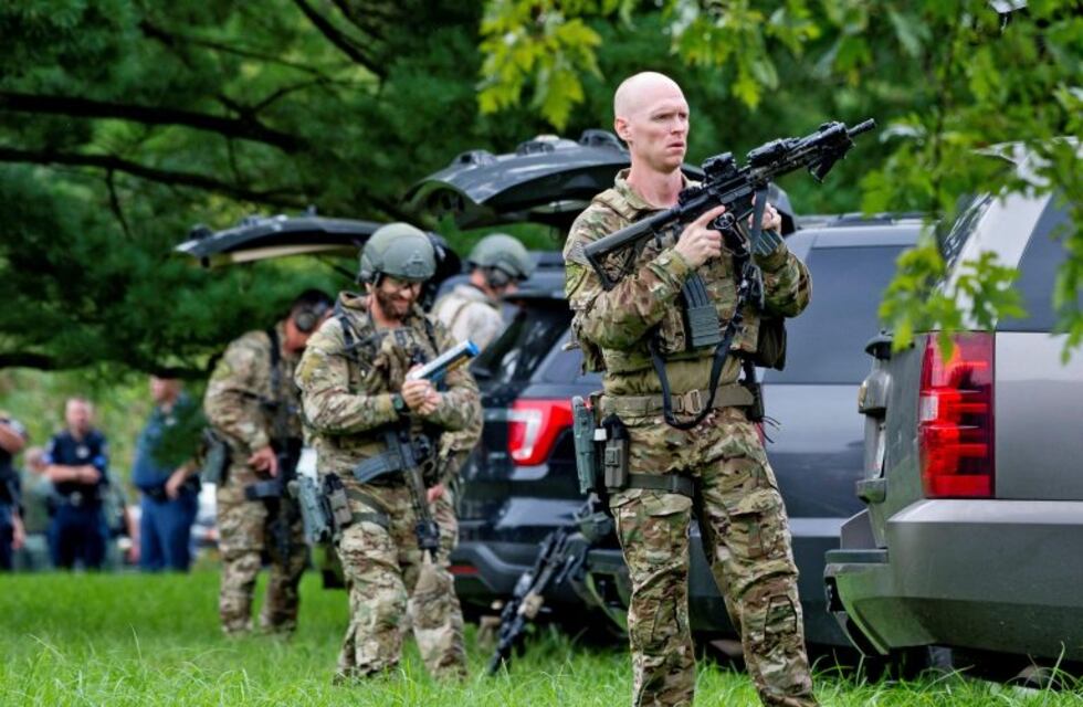 Una mujer inició un feroz tiroteo en Estados Unidos y mató a tres personas