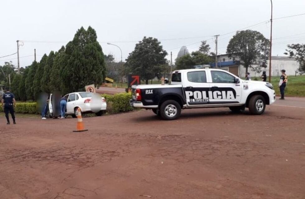 Un choque entre un auto y una moto dejó un joven lesionado