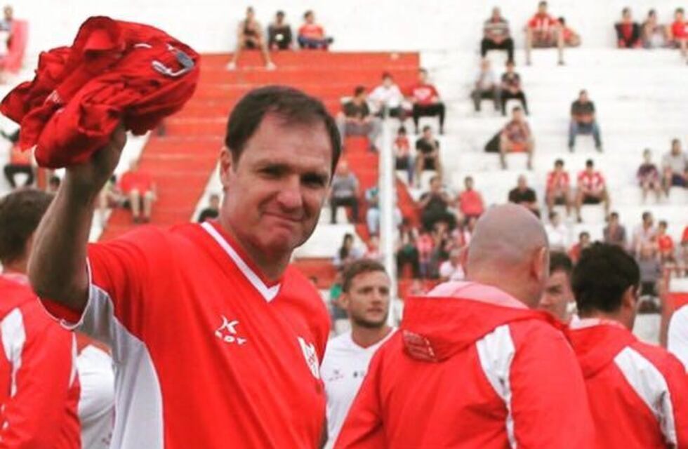 Franco asume que deberá esperar por el arquero y el delantero