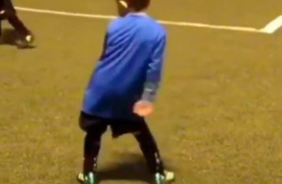 El hijo del "Papu" Gómez metió un gol y lo festejó al ritmo del Papu Dance