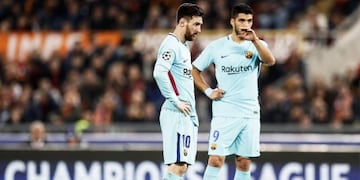 Leo Messi y Luis Suárez, tras la eliminación de Champions League a manos de la Roma\u002E EPA/RICCARDO ANTIMIANI