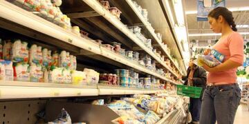 Una familia mendocina parea no ser considerada pobre debió ganar en setiembre más de 41\u002E000 pesos