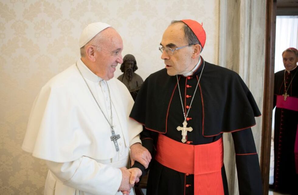 El arzobispo de Lyon presenta su renuncia al papa Francisco en una reunión privada