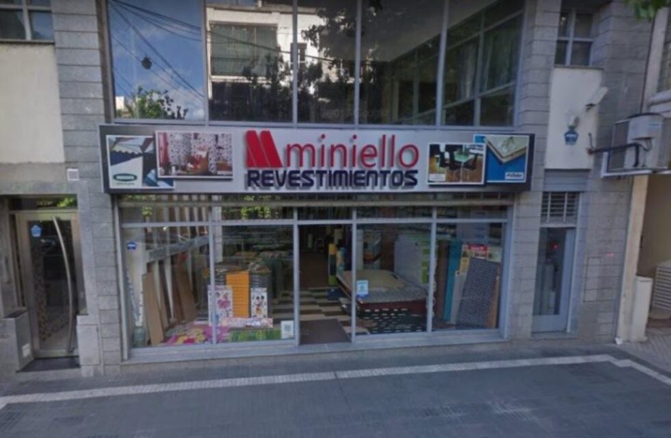 ¡Todos encerrados! Asaltante robó un comercio céntrico y huyó hasta con la llave