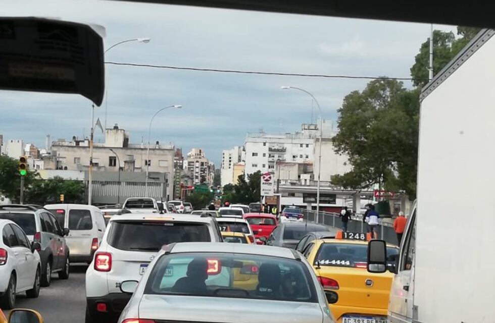 La polémica por los controles de la Policía en los puentes: aseguran que serán "permanentes"