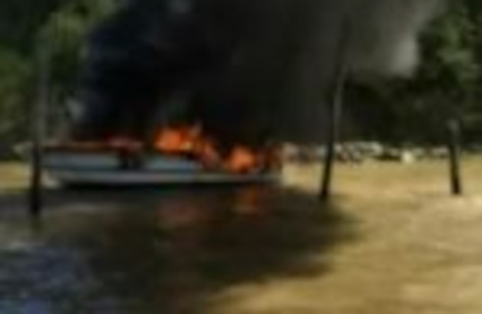 Cuatro embarcaciones se prendieron fuego en San Fernando