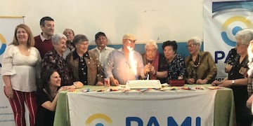 El Director ejecutivo PAMI (TDF) y Directivos Centro de Jubilados Tolwen Tolhuin, Tierra del Fuego\u002E