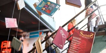 Comenzó la edición 2019 de la Feria del Libro de Rosario (@CCRF_MR)