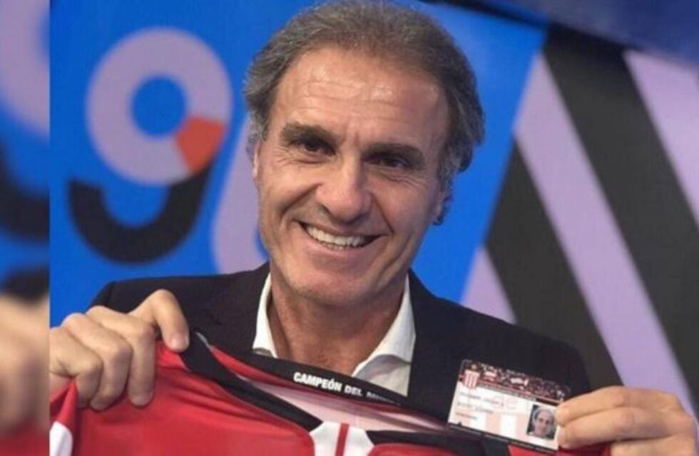 Oscar Ruggeri fue declarado socio honorario de Estudiantes