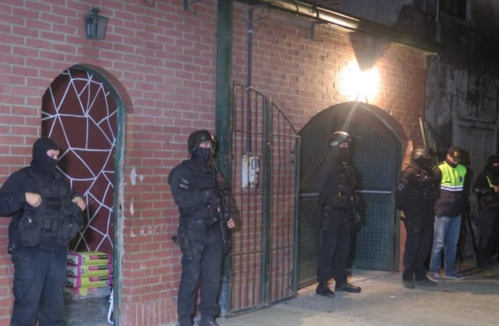 Detuvieron a 16 personas e incautaron armas en allanamientos