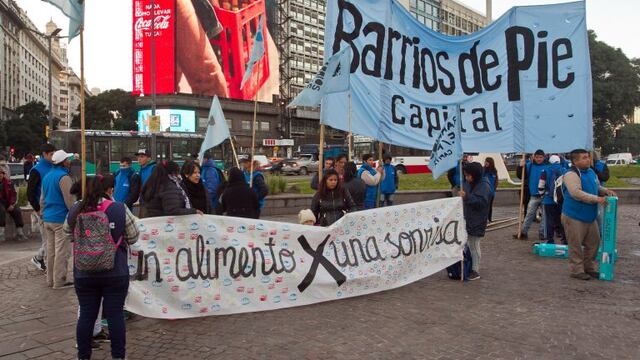 DYN03, BUENOS AIRES 17/05/2017, LA ORGANIZACIu00d3N SOCIAL BARRIOS DE PIE SE MANIFIESTA ESTA MAu00d1ANA EN EL OBELISCO. FOTO: DYN/ALBERTO RAGGIO.