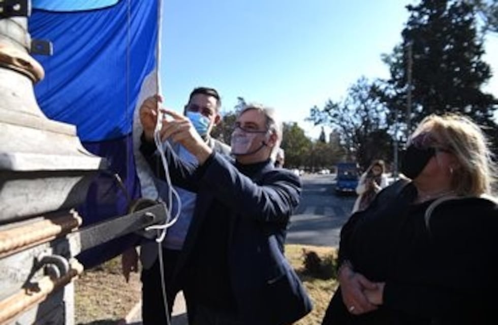 Diversidad de género: intentaron vandalizar la bandera en el Parque Sarmiento