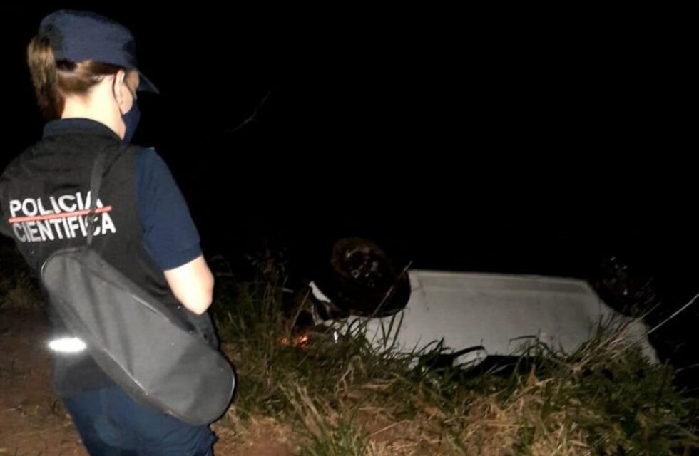 Un hombre falleció tras despistar con su automóvil en Piñalito Norte