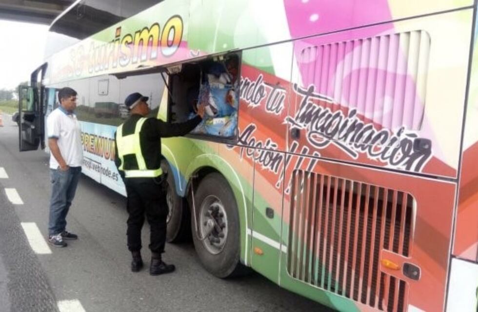 Detuvieron un micro repleto de mercadería apócrifa