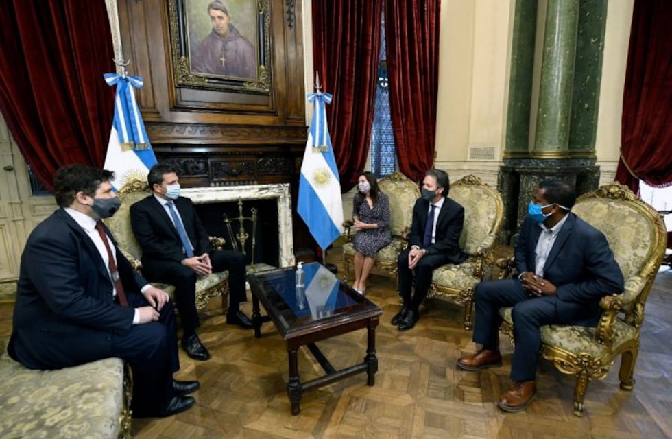 Massa al FMI: "No le pueden pedir al que quiere pagar lo que no le exigieron al que pidió la plata"