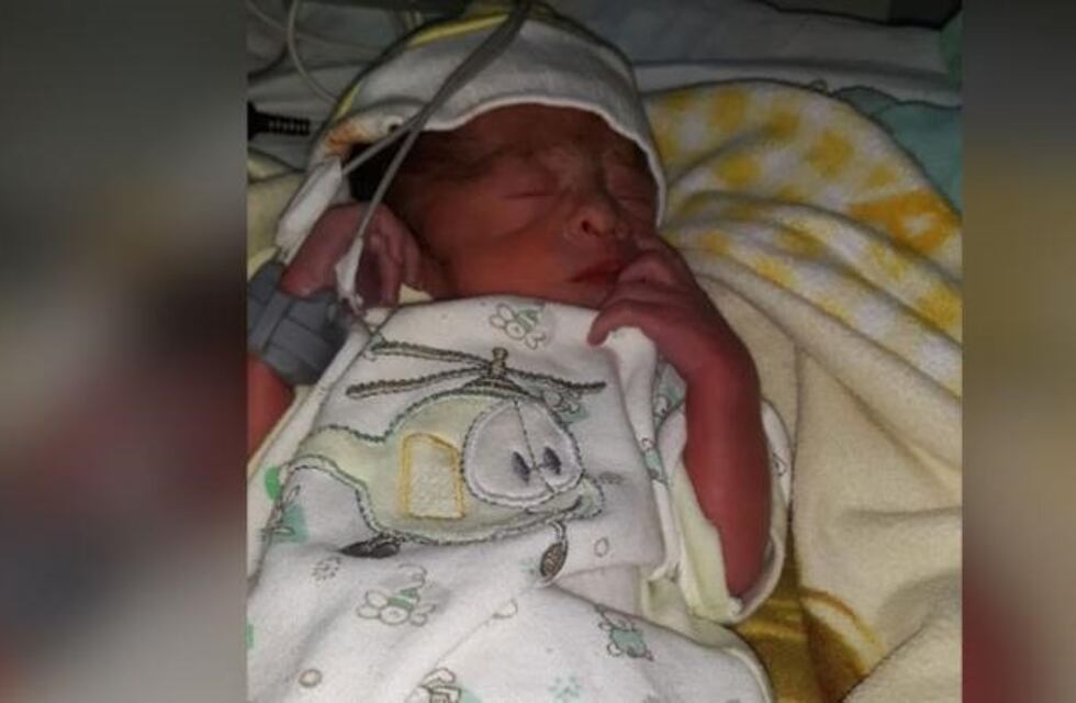 Los bomberos ayudador a dar a luz a una mujer en una zona rural de Santiago