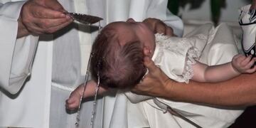 Indignación en las redes sociales por un bautismo violento que se hizo viral\u002E