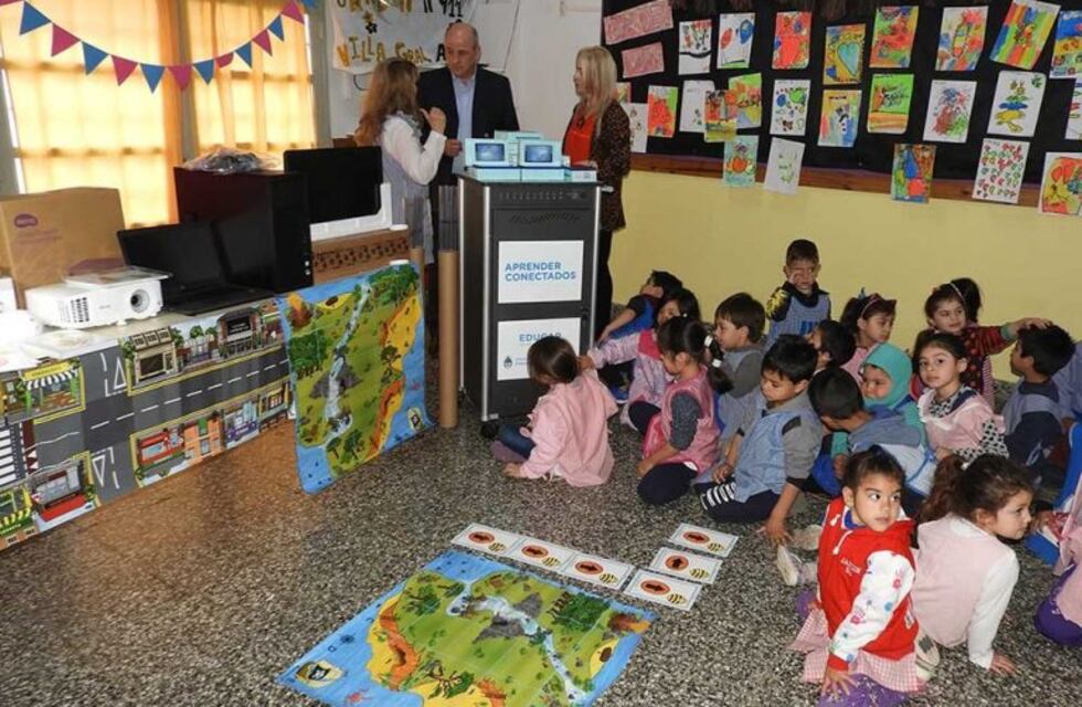 Entregaron Kits de Robótica en el jardín de Villa Arias