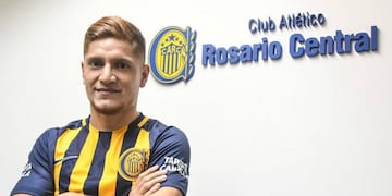El mediocampista llegó a cambio de 1\u002E300\u002E000 dólares\u002E (Prensa Rosario Central)