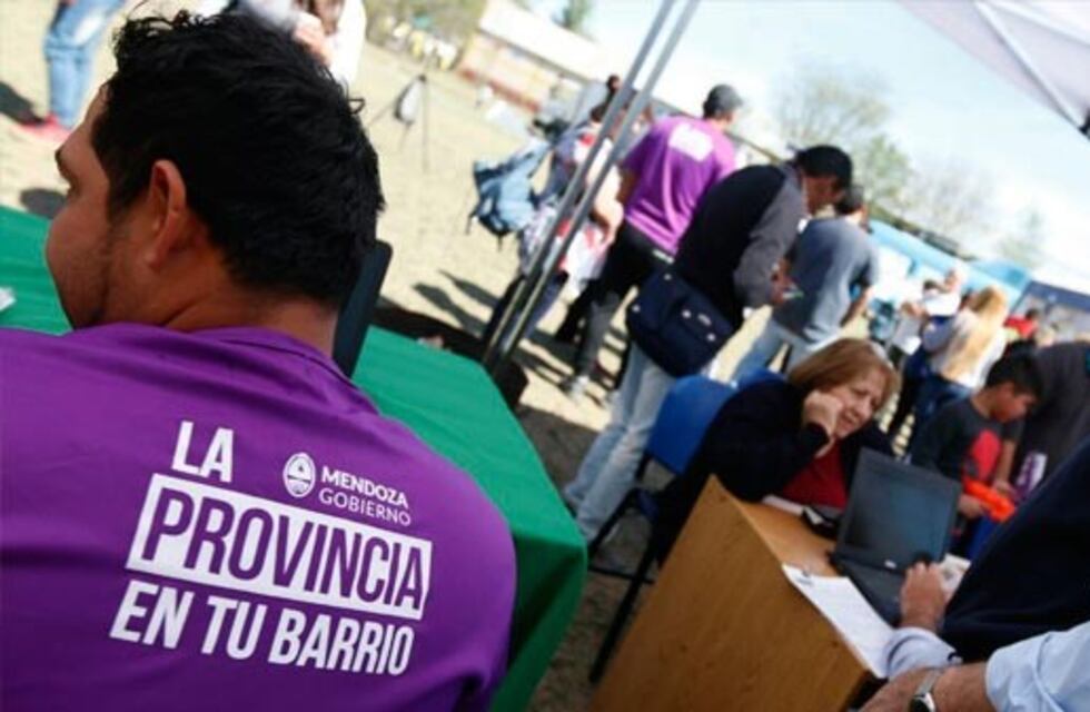 Entregan anteojos del operativo La Provincia en tu barrio