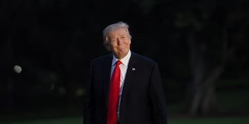 U\u002ES\u002E President Donald Trump smiles as he returns to the White House in Washington, D\u002EC\u002E, U\u002ES\u002E, on Saturday, July 8, 2017\u002E Home from the Group of 20 meeting, Trump tweeted that it’s time to begin working constructively with Russia, and that he’d discussed creating a cybersecurity unit with Russian President Vladimir Putin\u002E Photographer: Olivier Douliery/Pool via Bloomberg