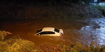 En Mendiolaza, un automovilista fue rescatado por el titular de la comisaria de Villa Allende, Renato Panetta\u002E