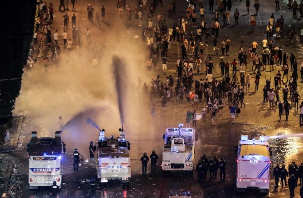 Incidentes en París durante los festejos por Francia campeón: al menos un muerto y 4 heridos