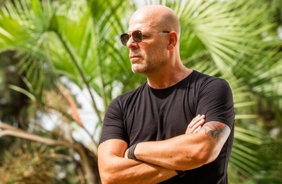 La historia del cordobés que fue doble de Bruce Willis y ahora la rompe en Tik-Tok