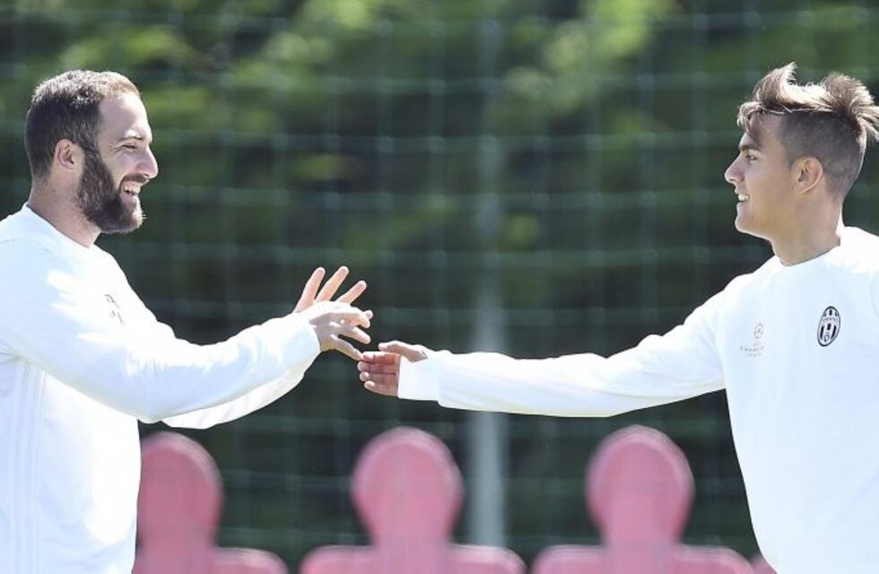 Evacuaron a jugadores de la Juventus y Dybala develó el nuevo look de Gonzalo Higuaín