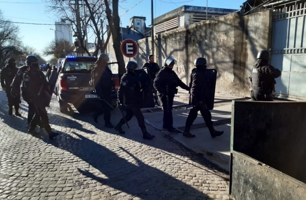 Las imágenes del impactante operativo para el traslado de 40 presos