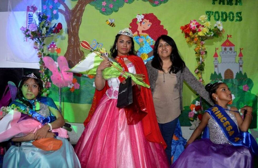 Jóvenes con discapacidad coronaron a su nueva soberana en Salta