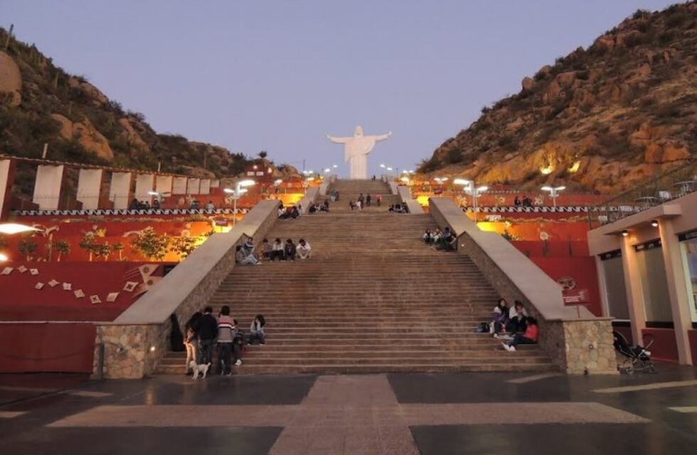 Chilecito inaugura su temporada de invierno con obsequios a turistas