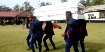 Un grupo de bailarines protagonizó un momento inesperado en un funeral\u002E