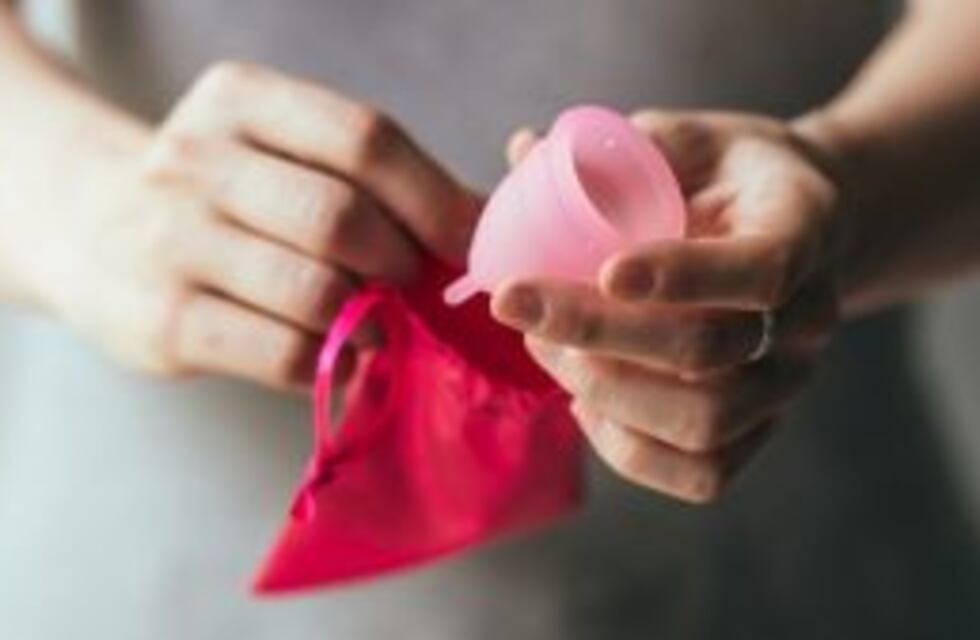 Una concejala rosarina propone que se repartan copas menstruales gratuitas