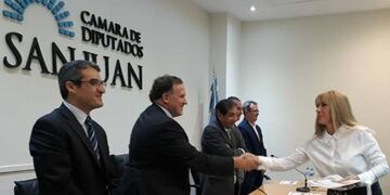 Juan Pablo Ortega (a la izquierda) es el director de la Escuela de Capacitación Judicial, donde Di Vincenzo llevó a cabo su disertación\u002E