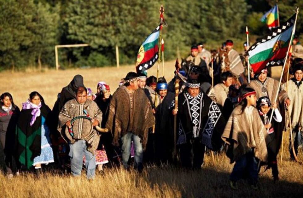 Tras un fallo inédito se intimó al Gobierno a entregar títulos de propiedad a mapuches