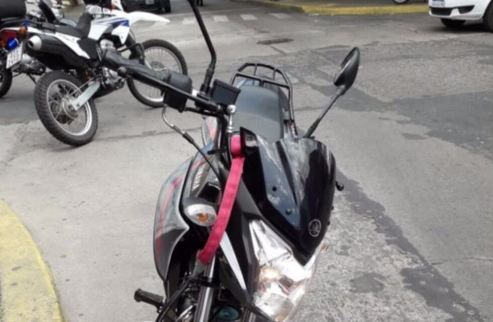 Una embarazada herida tras un choque entre dos motos