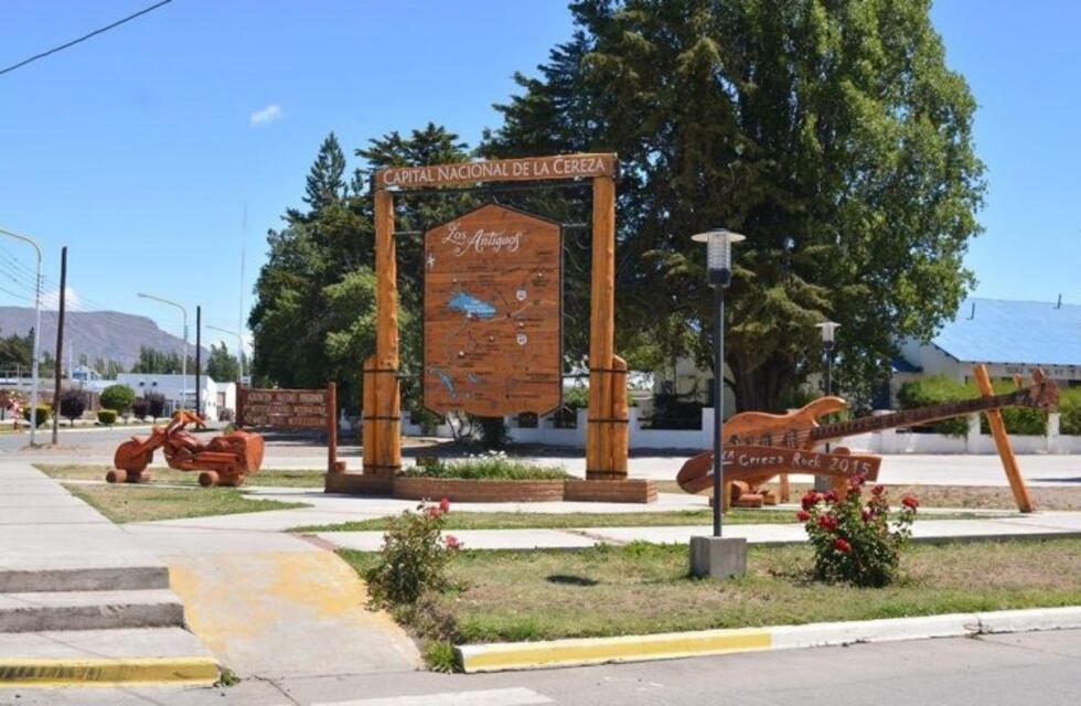 Los Antigüos: presentan el Libro "Patagonia Ficción y Realidad" de Héctor Raúl Osses