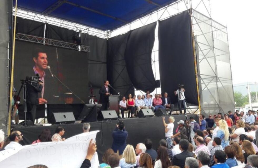 Urtubey encabezó un acto por el Día de la Lealtad Peronista, y abrió la licitación de obras de la ruta 26