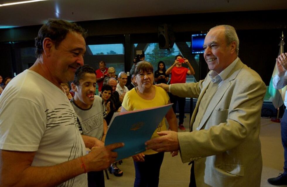 Entregaron escrituras de viviendas en varios barrios de la ciudad