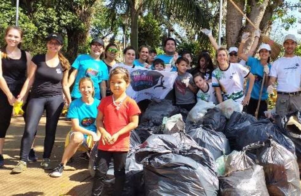 Juntan 500 kilos de basura en Eldorado convocados por la Fundación Wachnitz
