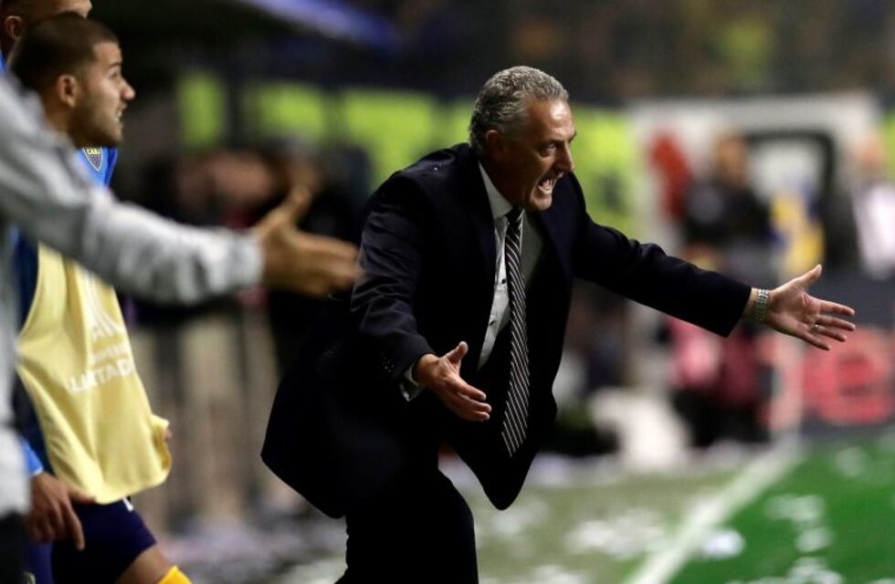 Gustavo Alfaro se enojó por la falta de puntería de los delanteros en la práctica de Boca