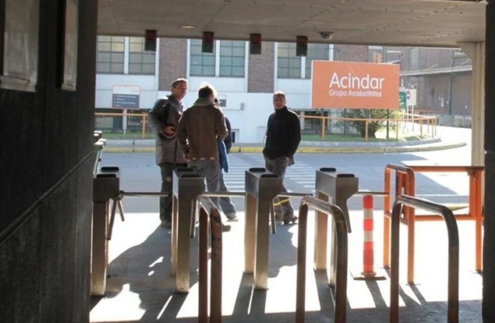 Una explosión en la planta de Acindar deja tres operarios gravemente heridos