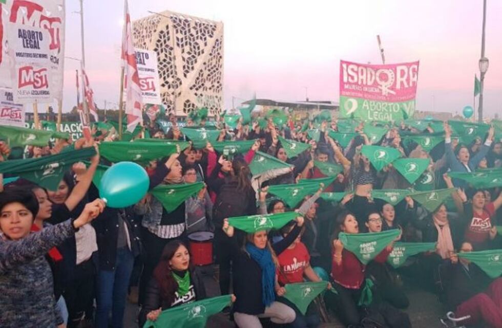 Pañuelazo federal: la marcha por la legalización del aborto se hizo sentir en Córdoba
