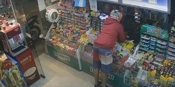 Robo en pleno centro de Cipoletti