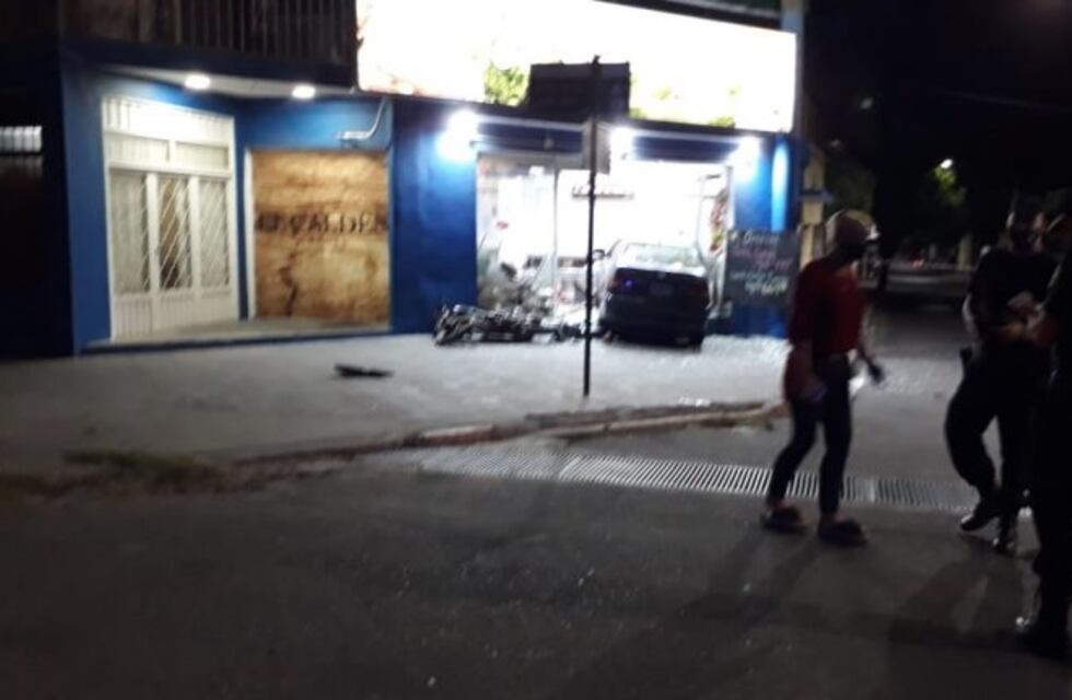 Cuatro heridos en un accidente de tránsito entre una moto y un auto