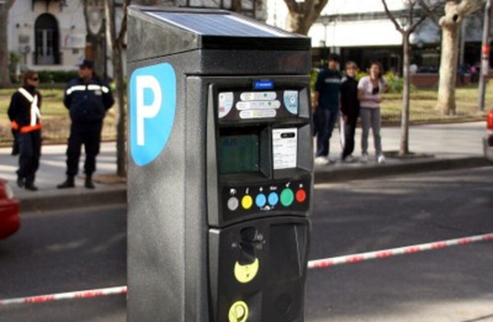 El estacionamiento medido de Rosario cuesta más del doble que en Buenos Aires
