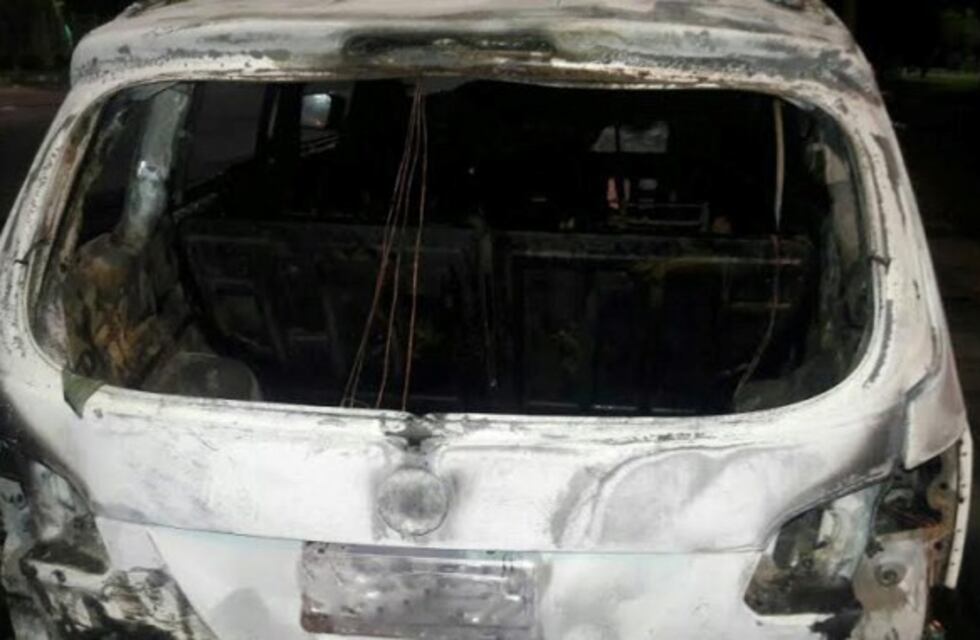 Un hombre fue detenido por prenderle fuego al auto de su exnovia en Liniers