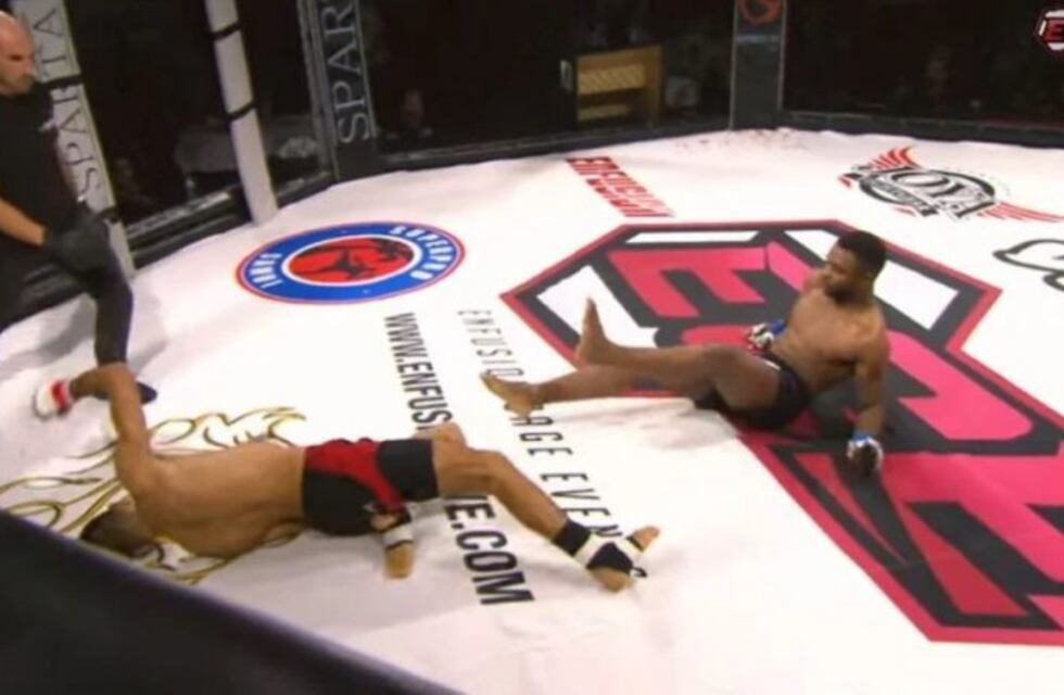 MMA: dos luchadores se noquearon al mismo tiempo y las imágenes dieron la vuelta al mundo